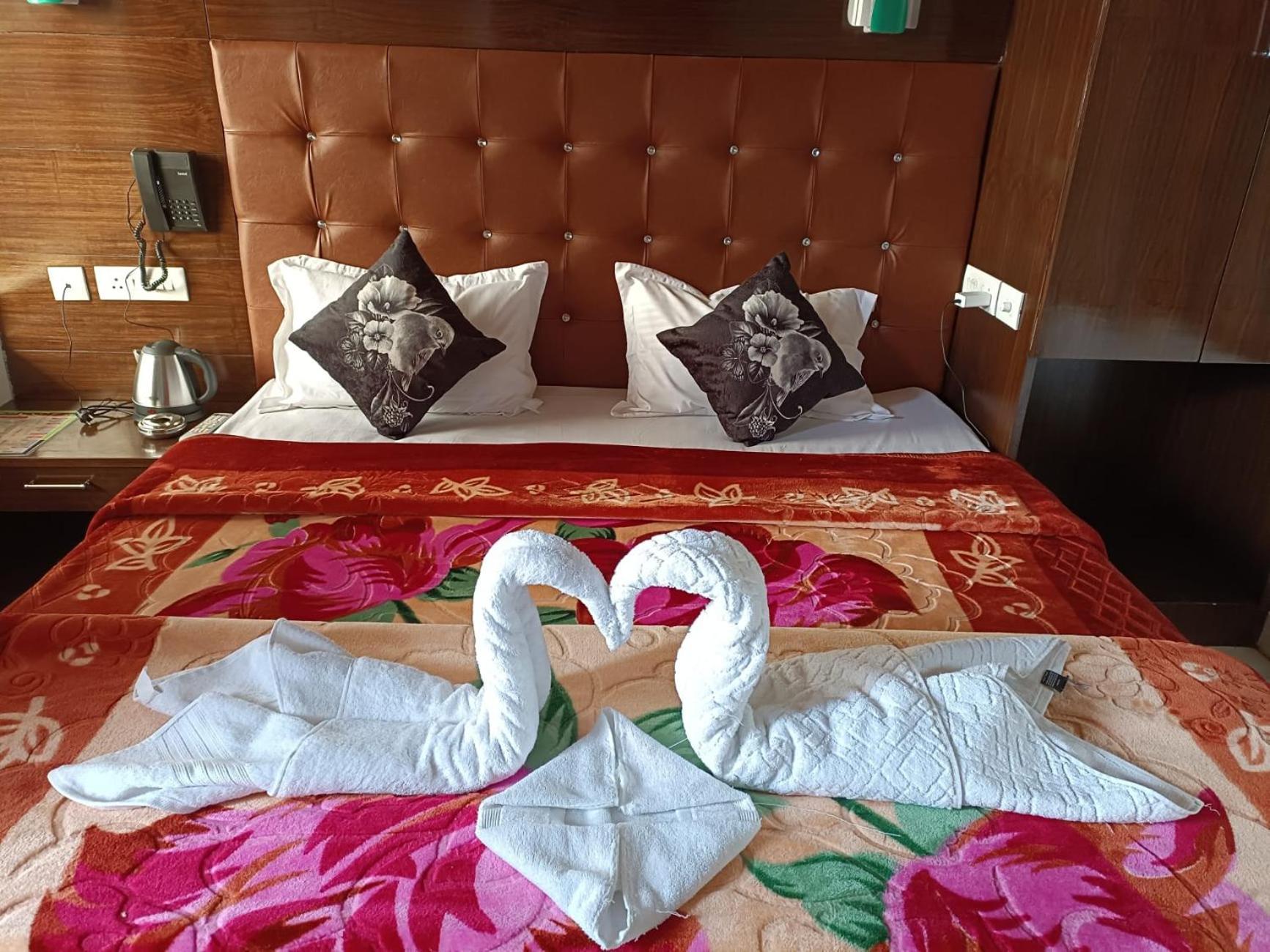 Hotel 7 Heights Массури Экстерьер фото